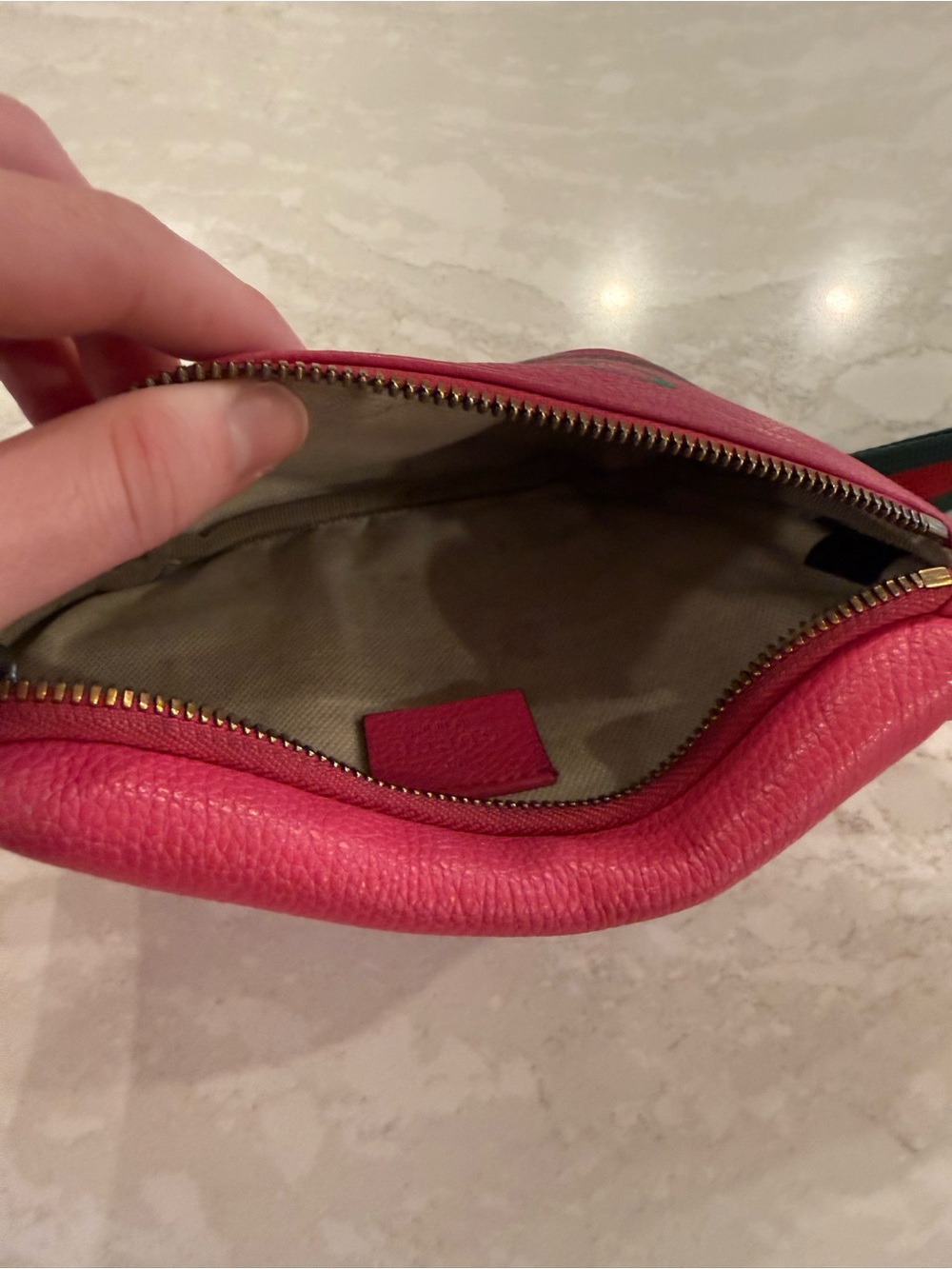 Gucci Pink Leather Crossbody Belt Bag with Green-Red Stripe - Picture 4 of 5